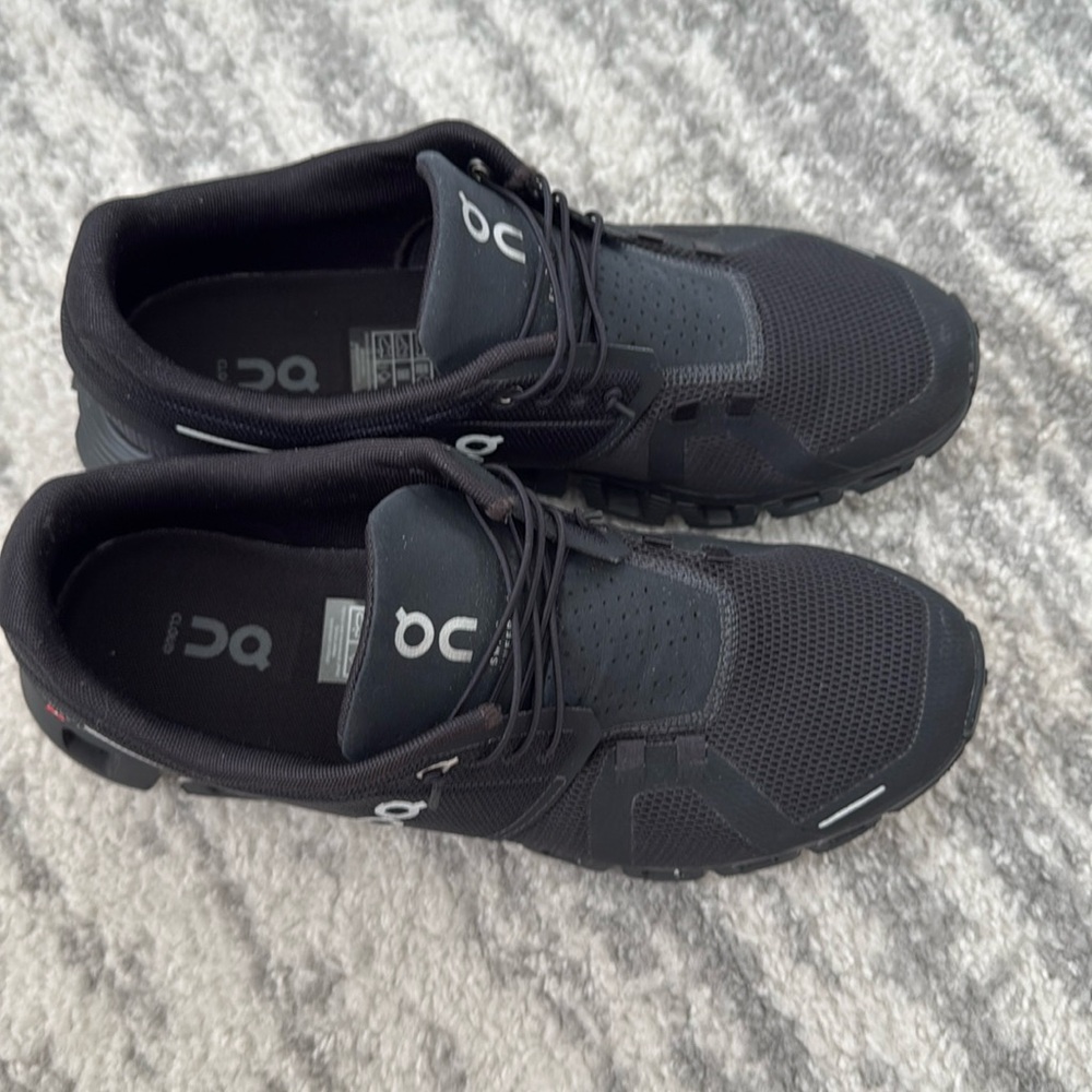 Gently used mens size 9 on cloud